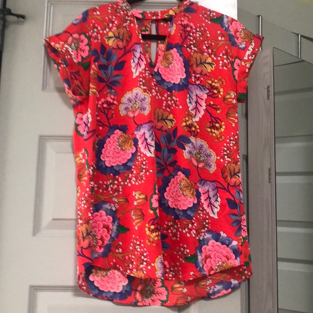 Express blouse size medium. 100% polyester.